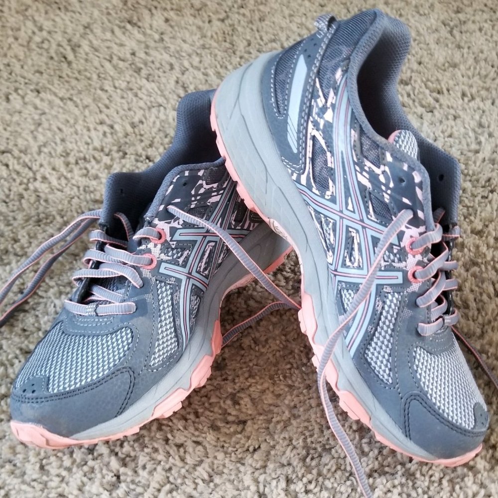 Running Shoes - image 3